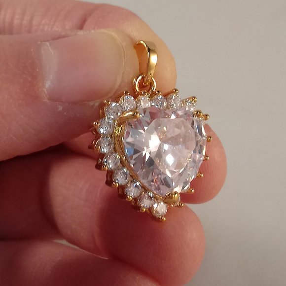 18K Yellow Gold Plated Heart Shape Full Crystal Diamond Zircon Necklace Pendant - Picture 4 of 5